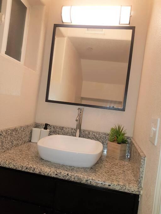 4 Bedrooms & 2.5 Bathrooms In La Los Angeles Kültér fotó