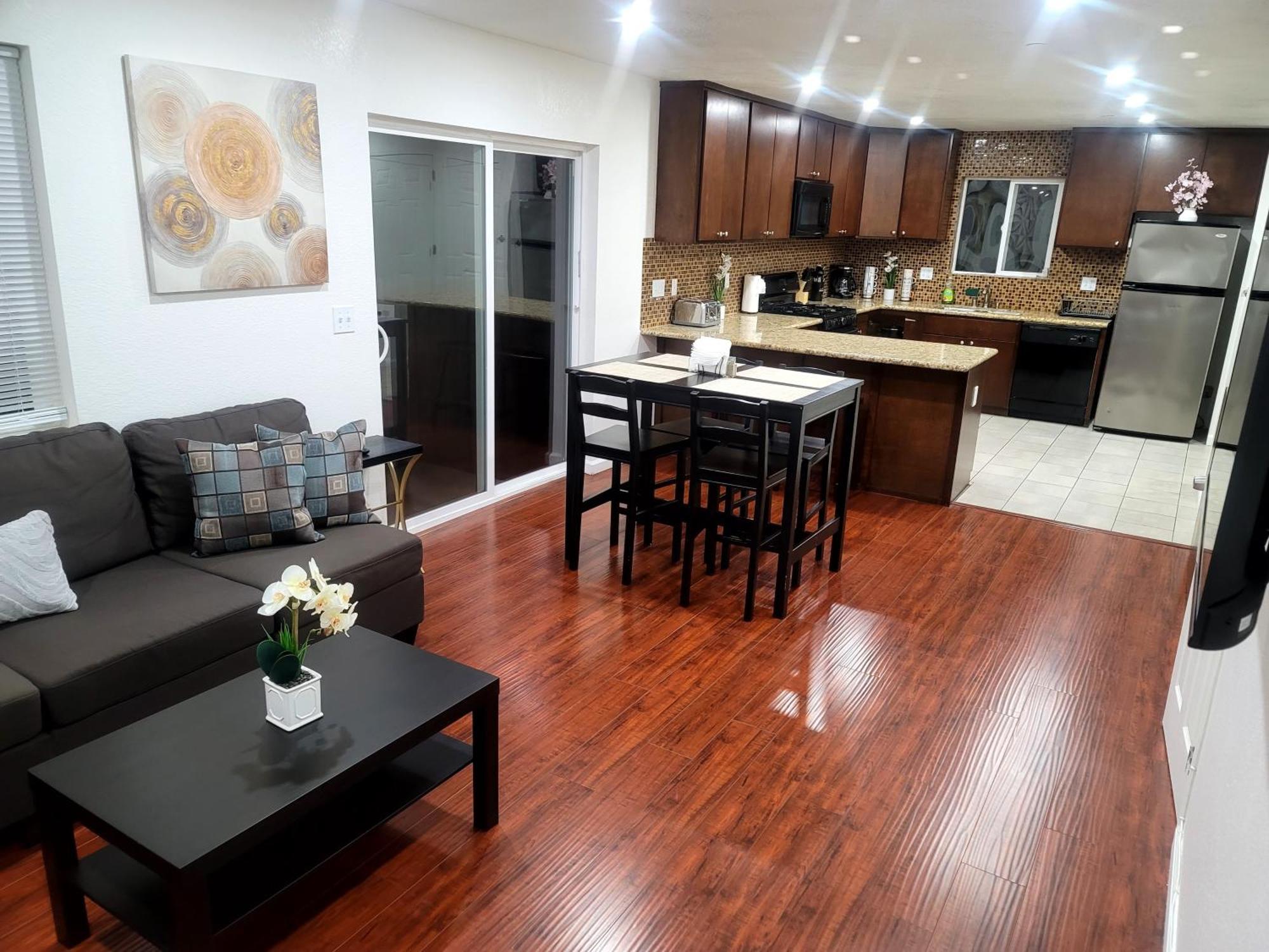 4 Bedrooms & 2.5 Bathrooms In La Los Angeles Kültér fotó